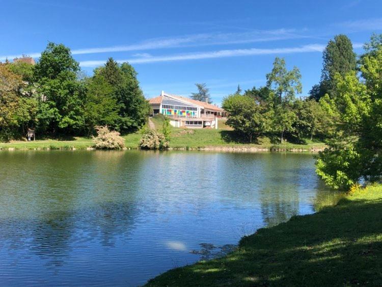 Hotel Restaurant La Dame Du Lac Monflanquin Exteriér fotografie